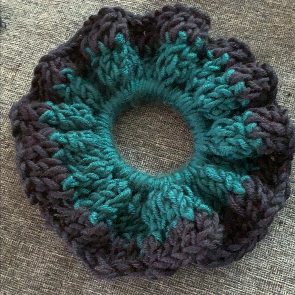 Two-Tone Crochet Hair Srunchie